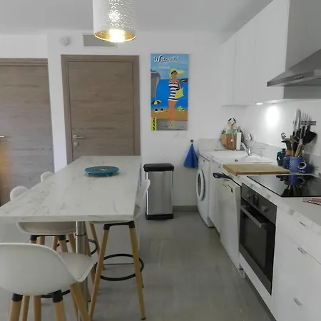 Bormes-les-mimosas, 2 Pieces, 4 Personnes - Fr-1-251-610 Apartment