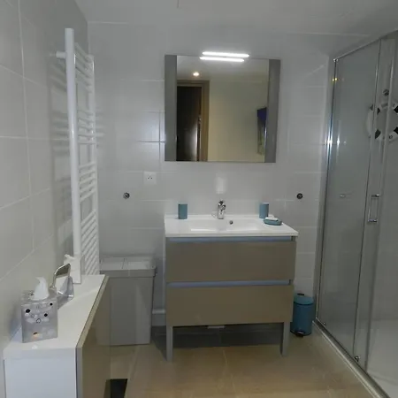 Bormes-les-mimosas, 2 Pieces, 4 Personnes - Fr-1-251-610 Apartment *